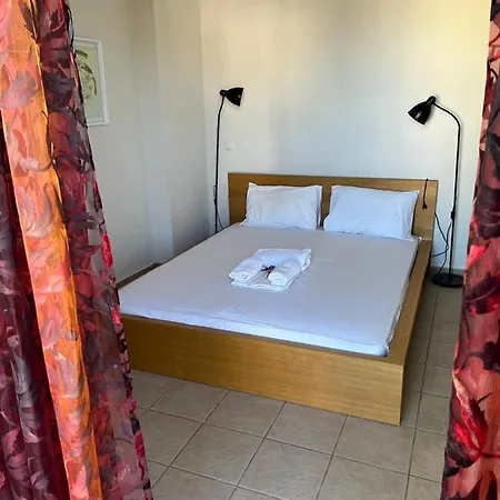 - Wayhome Phivi * Xylokastro